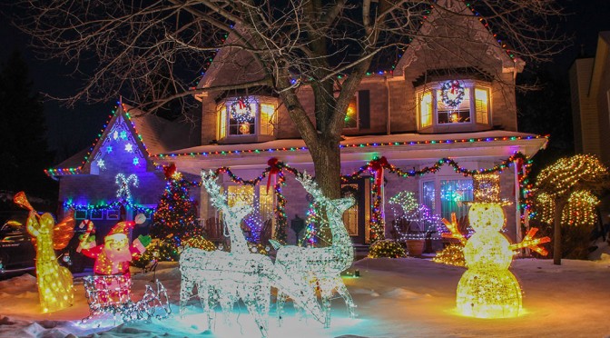 Christmas lights on Renshaw Avenue. Photo by Barry Gray.