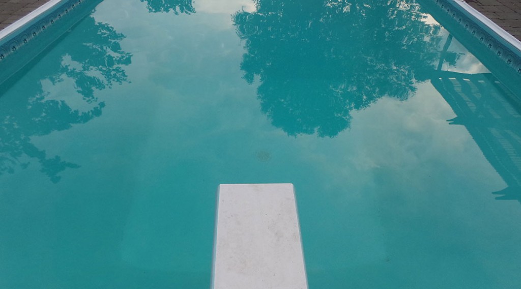 Diving board and swimming pool